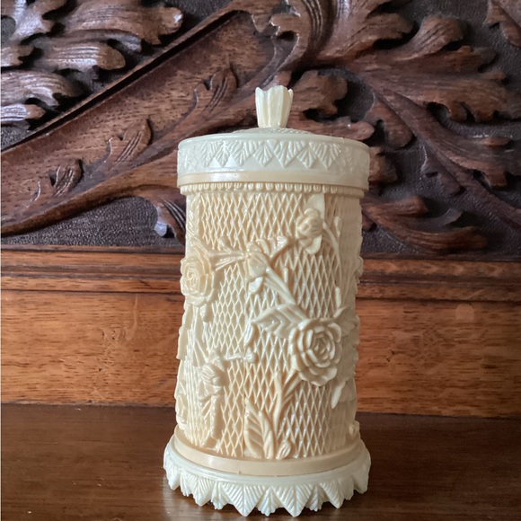 Vintage: Faux Ivory Rose & Lattice Holder ~ Cocktail Forks. - Picture 11 of 12